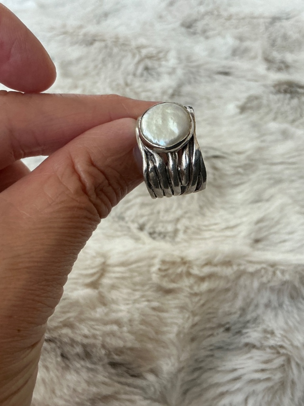 Silver Ring with White Mother-of-Pearl Center - Picture 5 of 12